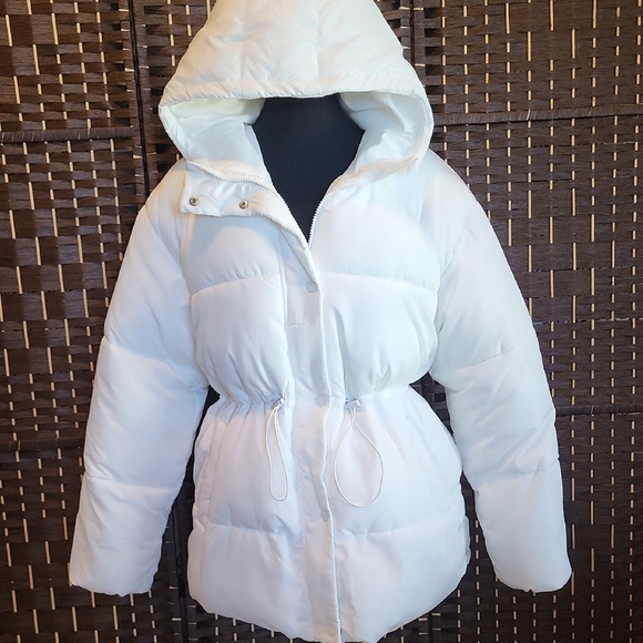 H&M Women's White Puffer Jacket - Picture 5 of 9